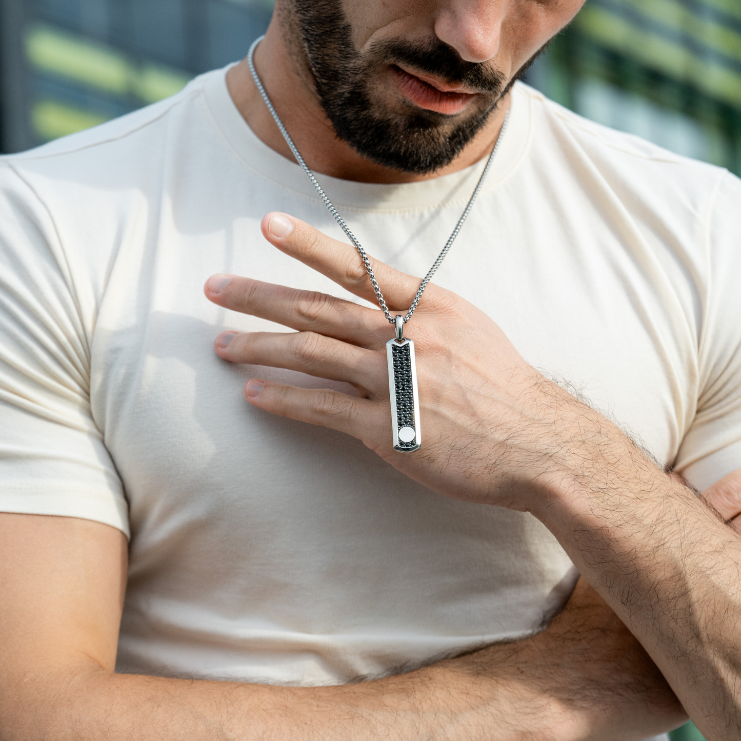 Collana in argento con ciondolo in zircone nero