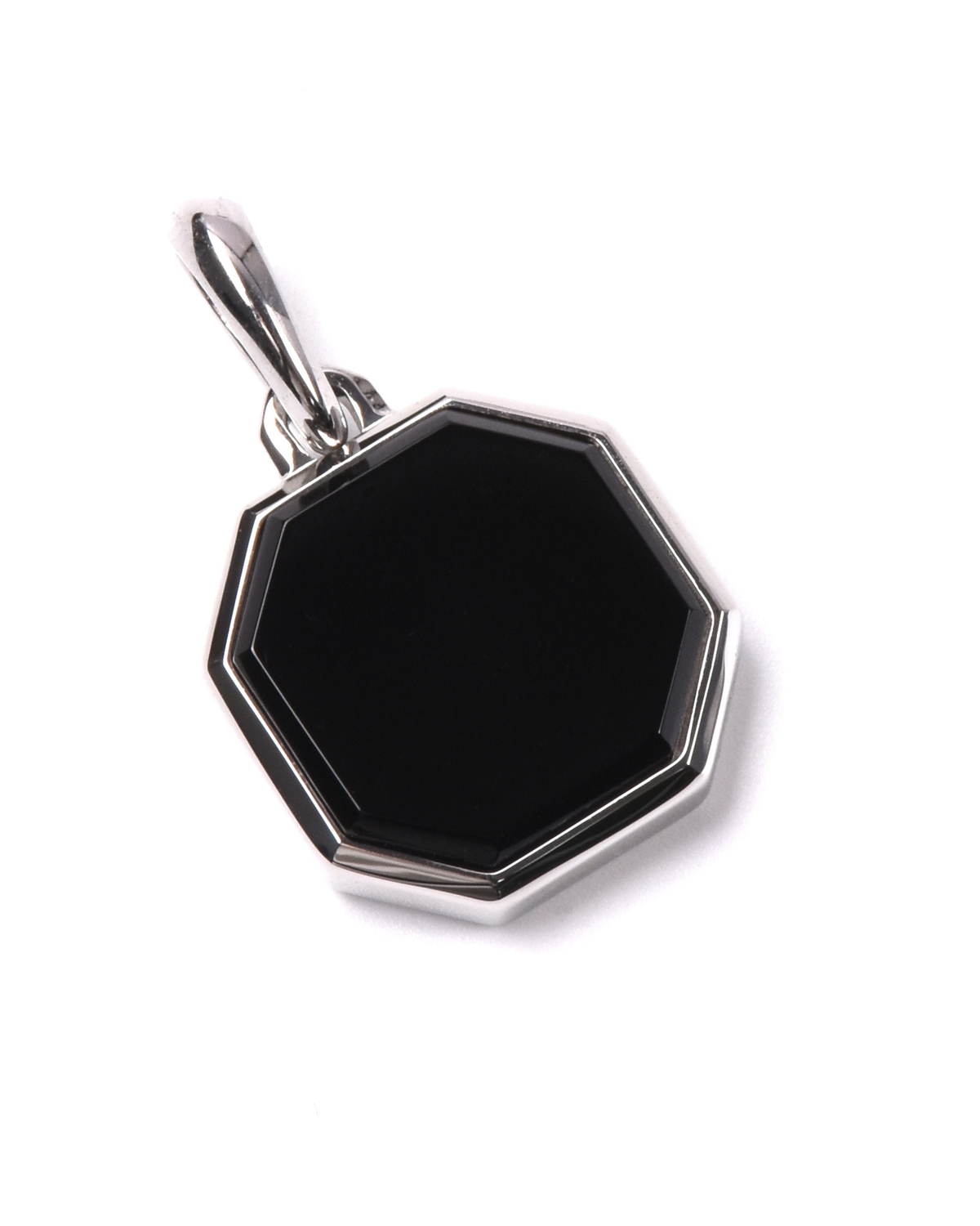 Silberne Halskette mit quadratischem Onyx-Anhänger