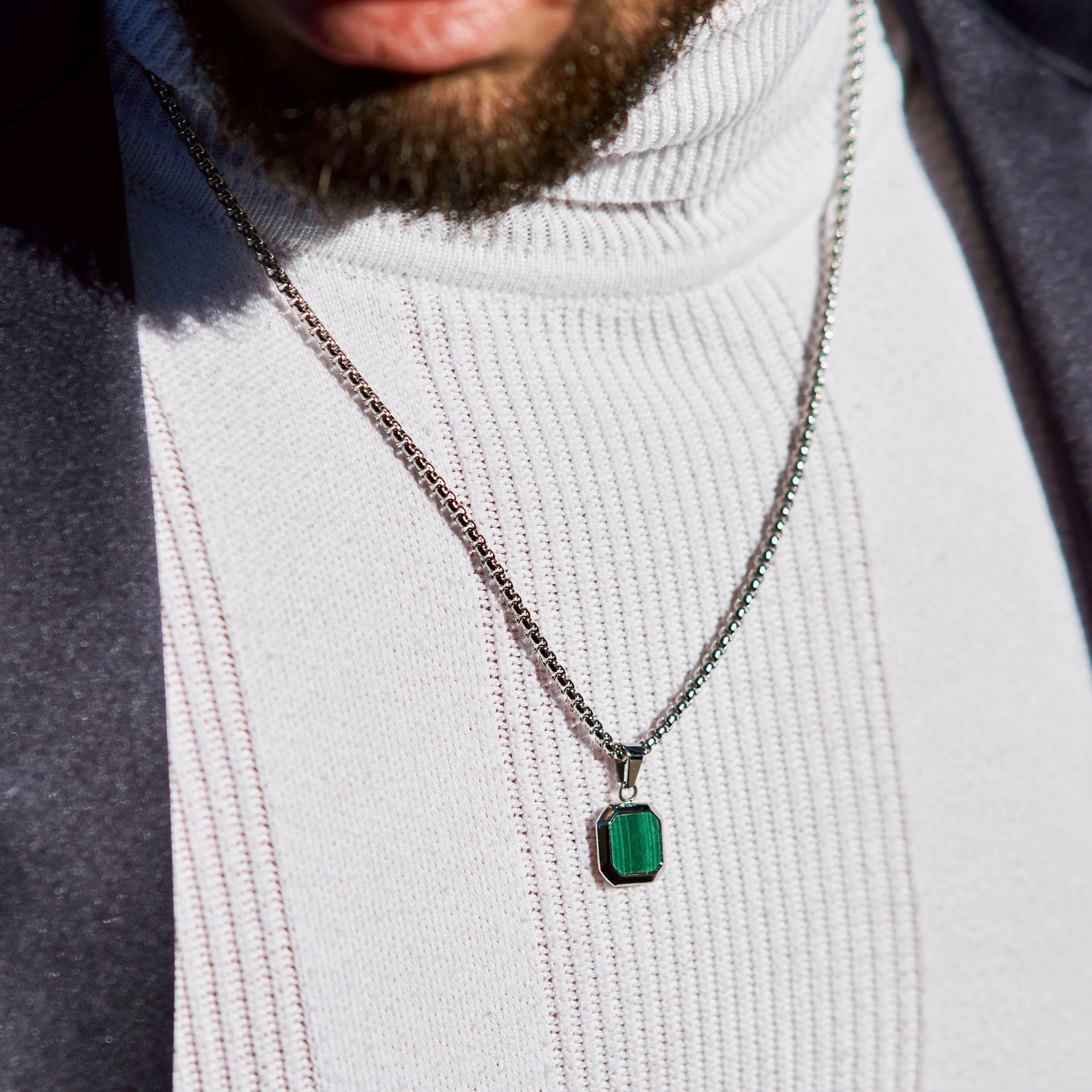 Collier en argent avec pendentif carré en malachite