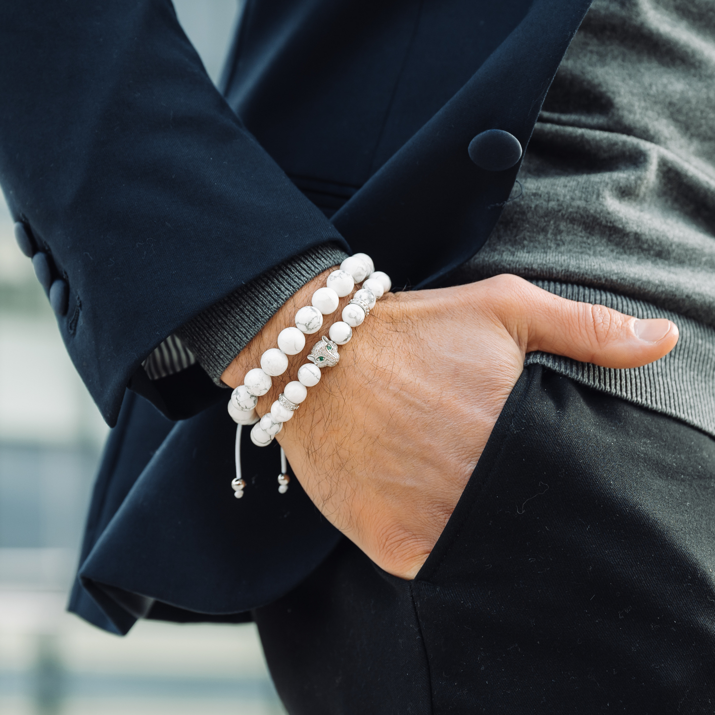 WEISSES HOWLITE-Armband für Herren mit silbernem LEOPARDENKOPF – Einheitsgröße