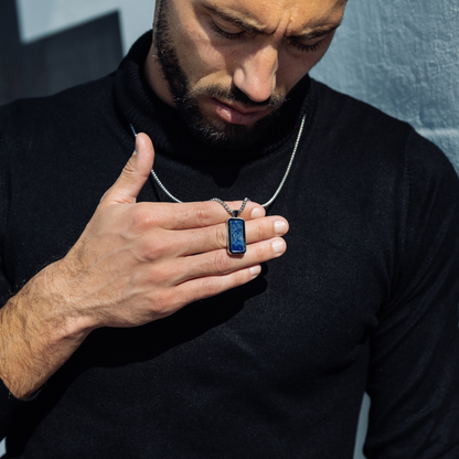 Collier en argent avec pendentif rectangle en lapis-lazuli