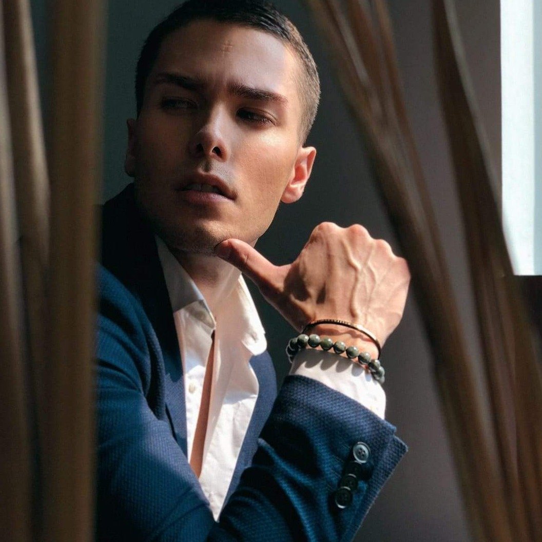 Men wearing hotsell cartier bracelet